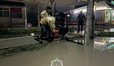 Дома и дороги затопило в Алматы
