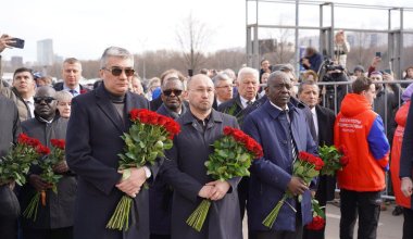 Абаев почтил память жертв теракта в "Крокус сити"