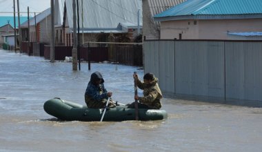 Почти 700 млн тенге на помощь пострадавшим от паводков выделил фонд Булата Утемуратова