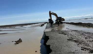В пяти регионах Казахстана талые воды затопили трассы