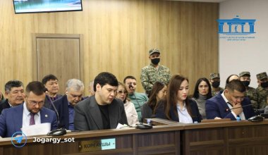 Брату погибшей Салтанат стало плохо во время рассказа Бишимбаева о её побоях, в суде объявлен перерыв