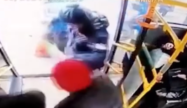 Видео шокировало Казнет: в Астане набросились на контролера автобуса