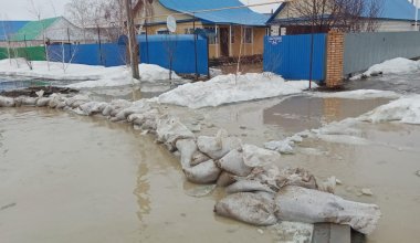 ЧС на западе Казахстана: 10 поселков остаются без транспортного сообщения
