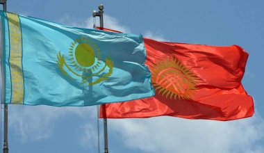 Продукты питания, матрацы и палатки: Кыргызстан отправил гумпомощь в Казахстан