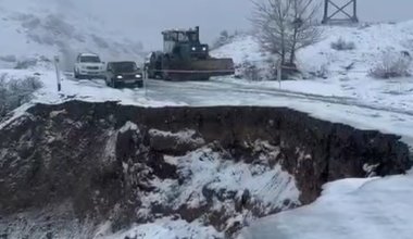 Дорога обвалилась в Восточно-Казахстанской области