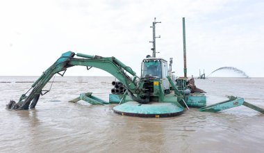 Дноуглубительные работы идут в устье Урало-Каспийского канала