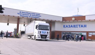 Продукты, одеяла и палатки: Узбекистан отправил гумпомощь в Казахстан