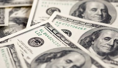 Что способствует избыточному предложению доллара на казахстанском валютном рынке