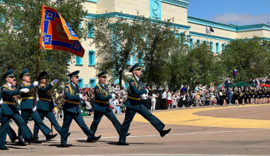 В Байконуре прошел единственный в Казахстане парад Победы