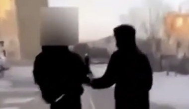 Видео шокировало Казнет: в Актау толпа избила школьника
