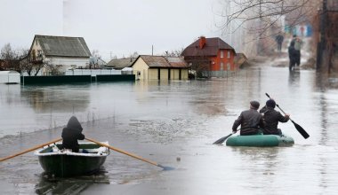 Паводки в Казахстане: жителей еще одного села эвакуируют