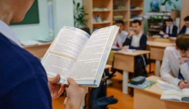 Рост населения и неготовые студенты: почему Казахстану всё ещё не хватает учителей