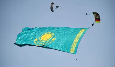 В небе над Турцией раскрыли флаг Казахстана