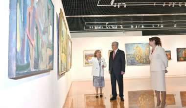 Оригинал картины «Прекрасная принцесса» показали Токаеву в Национальном музее