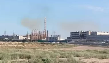 Желтый дым над “КазАзотом” встревожил жителей Актау: предприятие проверят