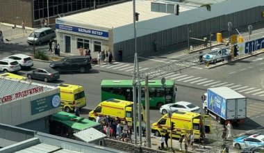 Автобус врезался в магазин в Алматы: количество пострадавших выросло