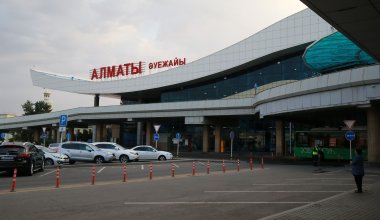 За приставание в аэропорту Алматы наказали более 100 таксистов
