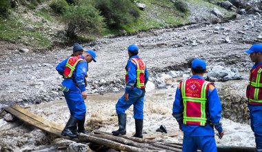 Сели в Кыргызстане: найдены тела ещё двух детей из Казахстана