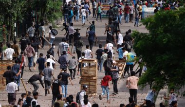Три человека погибли и сотни пострадали в ходе студенческих протестов в Бангладеш
