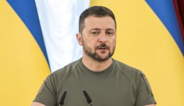 Зеленский предложил принять закон о лишении наград украинцев, живущих в России