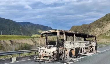 В России полностью сгорел автобус, следовавший из Казахстана