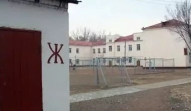 Дальние сёла: где в Казахстане еще остались школы с уличными туалетами