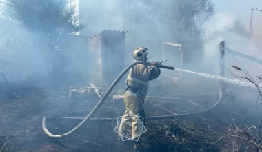 В Атырау разгорелся разгорелся крупный пожар