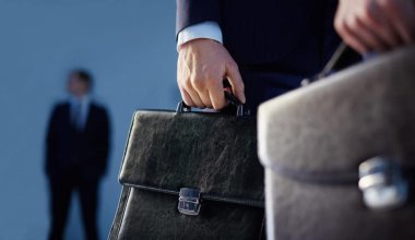 Запрет на повышение зарплаты госслужащих ввели в Кыргызстане