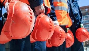 Более 100 рабочих вышли на забастовку в Атырауской области