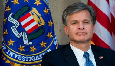 Глава ФБР покинет пост до инаугурации Дональда Трампа