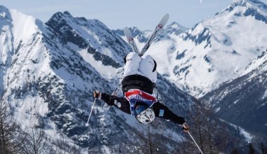 Казахстанка выиграла серебро на этапе Кубка мира по фристайл-могулу