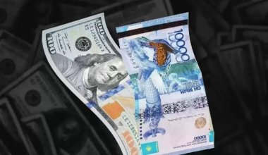 Курс доллара упал ниже 500 тенге, несмотря на негативный внешний фон