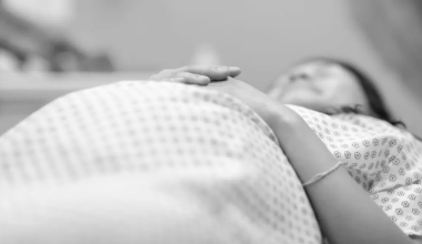 Смерть роженицы и ее ребенка в Шу: врачи отделались временным отстранением и выговором