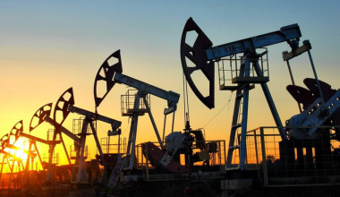 Антирекорд с 2021 года: нефть Brent обвалилась из-за геополитического шторма