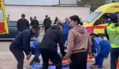 Водитель Mercedes сбил четырёх пешеходов в Атбасаре