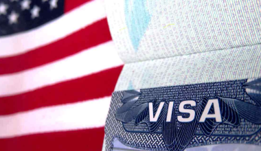 В США иностранцам аннулировали визы
