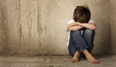 Добавляли фекалии в пищу: за жестокие издевательства над сиротами судят опекунов в Караганде