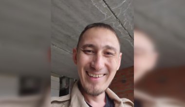 Строитель показал качество новостройки в Костанае: его выгнали с работы