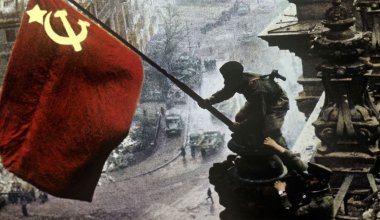 Кошкарбаев и Булатов: телеведущая напомнила российским СМИ, кто поднял знамя над Рейхстагом