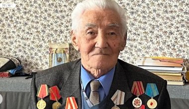 Заслуженный, но за забором: ветерана не пустили на парад в Астане