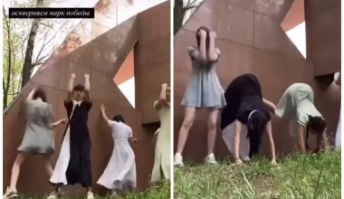 “Оскверняем парк Победы” - девушки-подростки из Павлодара разозлили казахстанцев