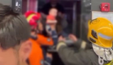 Младенец застрял в лифте в Астане
