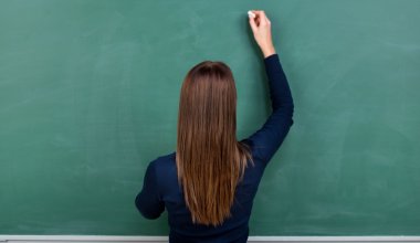 Ранее судимая иностранка преподает детям по поддельному диплому в Алматы - юрист