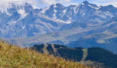 Трое молодых парней потерялись при спуске с пика Фурманова в горах Алматы