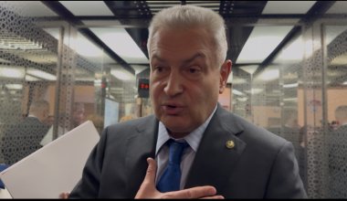 "До свидания!": замглавы МВД Игорь Лепеха сбежал от журналистов в мажилисе