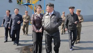 Новейший эсминец КНДР опрокинулся при спуске на воду