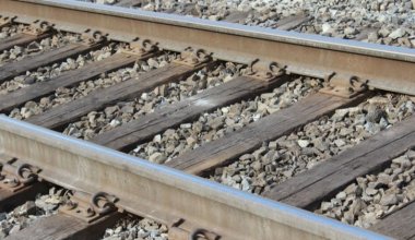 Двухлетнего ребенка сбил поезд в Карагандинской области