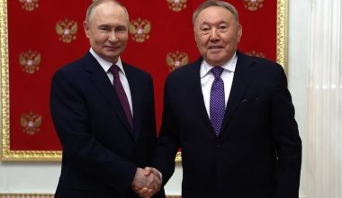“Не нужно придавать значения”: Ашимбаев о поездке Назарбаева к Путину