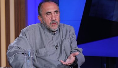 Священник призывал к свержению власти в Армении — его арестовали