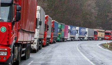 Очереди на границах: Минфин предлагает ускоренный проезд за деньги
